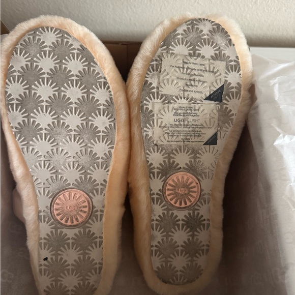 UGG Fluffy Beige Slippers - Picture 4 of 5